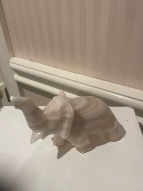 Polished Beige Onyx Hand Carved Decorative elegant Sculpture